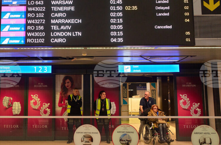 АНАЛИЗ
                                                                                                Десетки хиляди чужденци са блокирани в Близкия изток заради разширяването на войната с Иран