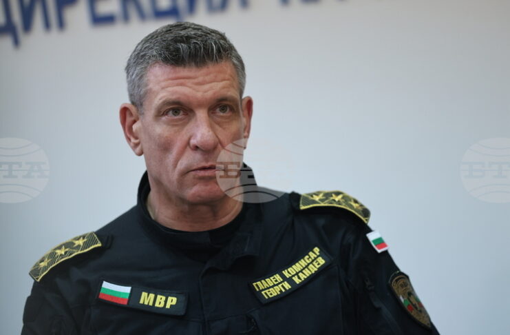 Арестуван е кметът на село Овчарово, който е раздавал суми на жители, за да гласуват за определена партия, съобщи Георги Кандев