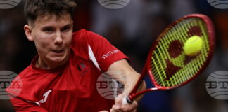 Българите Илиян Радулов и Леонид Шейнгезихт ще играят един срещу друг на четвъртфиналите на двойки на турнир по тенис в Испания