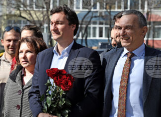 Българските политици трябва да се научат преди избори да говорят какво ще правят след тях, каза председателят на БСП Крум Зарков