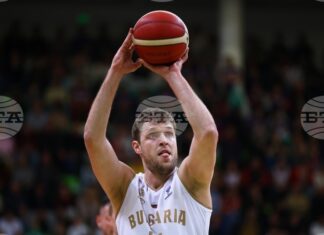 Българският национал Александър Везенков ще пропусне днешния мач на Олимпиакос срещу Париж Баскет в Евролигата