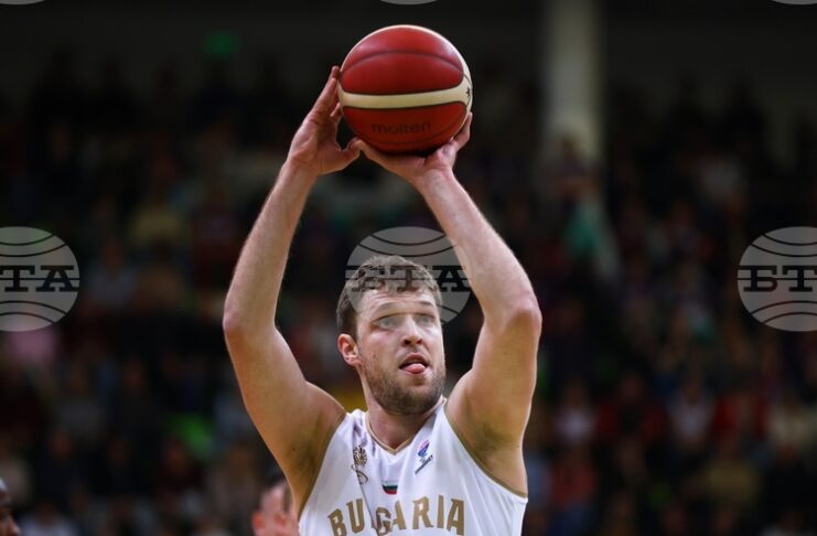 Българският национал Александър Везенков ще пропусне днешния мач на Олимпиакос срещу Париж Баскет в Евролигата