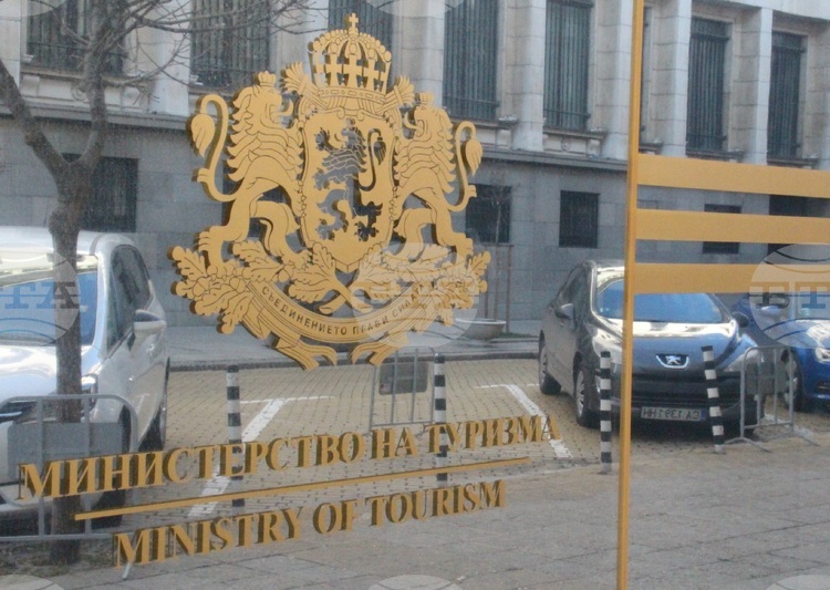 Българското Министерство на туризма е в постоянен контакт с туроператорите, които оперират в региона на Близкия изток