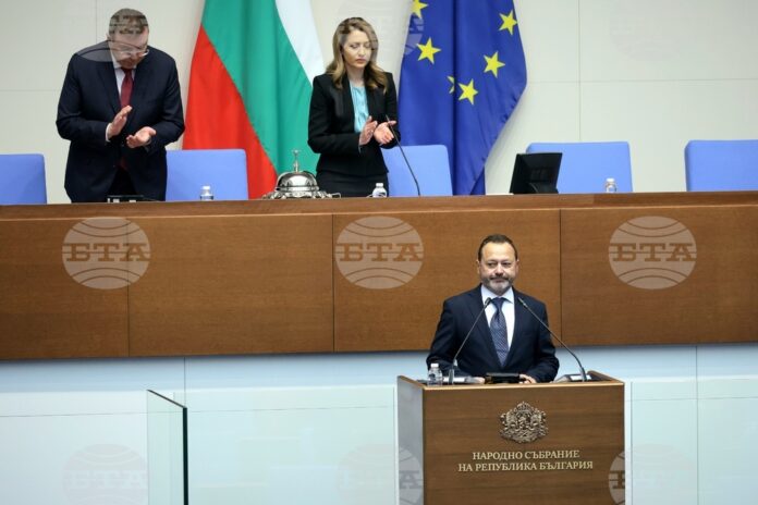 Николай Найденов полага клетва пред Народното събрание като служебен министър на регионалното развитие и благоустройството