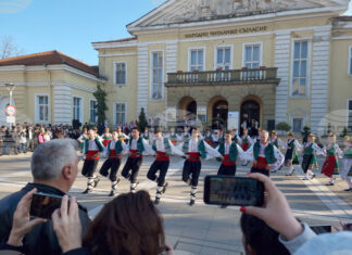 Богатството на фолклорните танци показаха шест състава от страната на празник в Ямбол