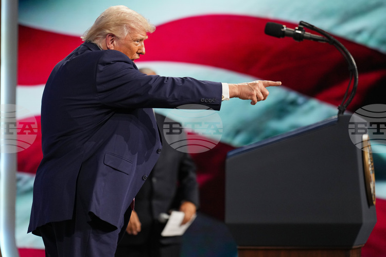 Борсови залози преди решения на Тръмп будят съмнения за използване на вътрешна информация и привличат вниманието на експерти, според Ройтерс