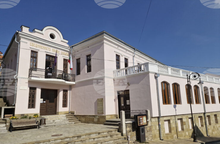 Четвърти областен конкурс „Уникално облекло за книга“ организира библиотеката при читалище „Надежда“ във Велико Търново