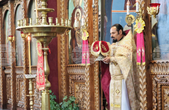 Църквата чества паметта на преподобния Йоан Лествичник, каза отец Иван в проповедта си в шуменския храм „Св. Три Светители"