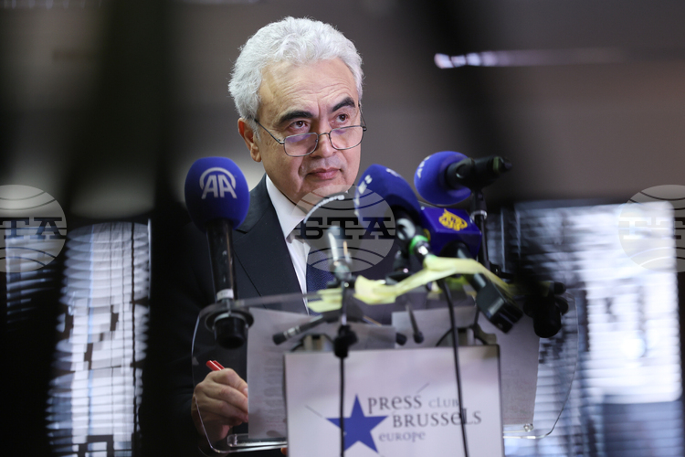 Да се търсят доставки на газ от Русия би било икономически и политически погрешно, заяви изпълнителният директор на МАЕ