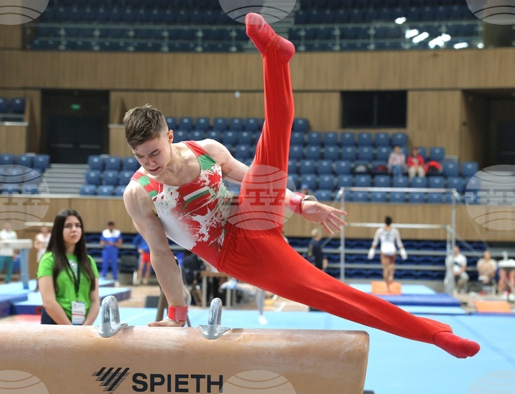 Давид Иванов спечели златен медал на финала на кон с гривни на Световната купа по спортна гимнастика в Баку