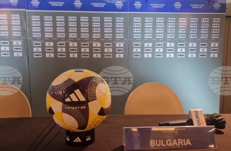 Делегатът на ФИФА лично занесъл топката на Владимир Николов в българската съблекалня