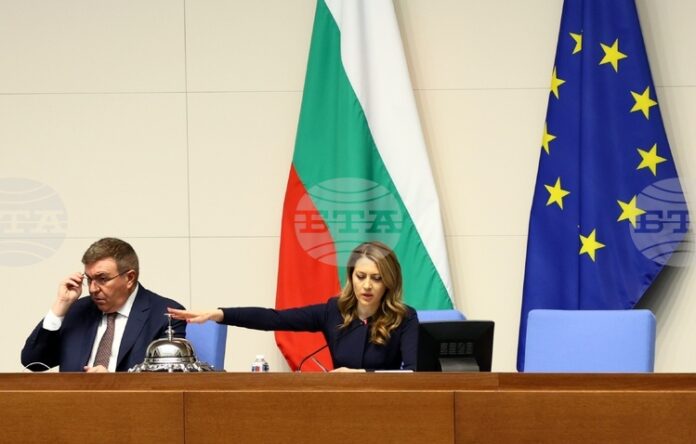 Депутатите ще работят днес с удължено работно време