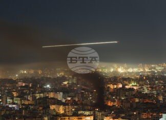 Дим се издига след израелски въздушни удари в южно предградие на ливанската столица Бейрут, 5 март 2026 година