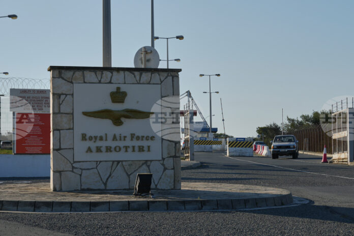 Днес на обяд в британската военна база в Акротири на о. Кипър е обявена „заплаха за сигурността“; Кипърската държавна телевизия съобщава за сирени в района