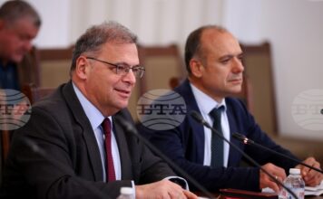 Другата седмица ще имаме среща с работната група за депозитната система, каза министър Юлиян Попов