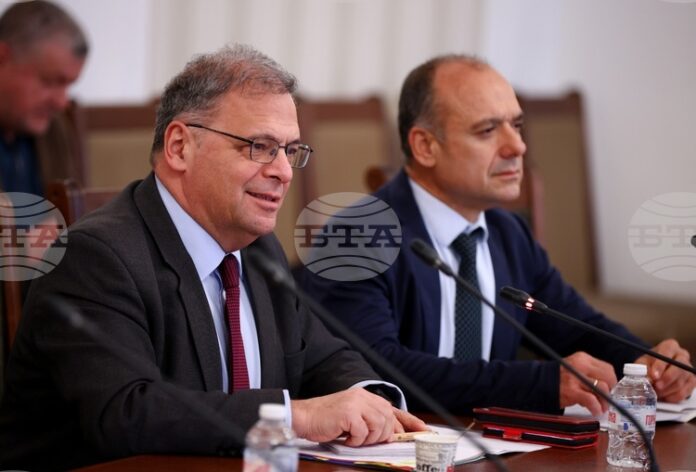 Другата седмица ще имаме среща с работната група за депозитната система, каза министър Юлиян Попов