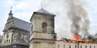 Двама души бяха убити, а десетки ранени при руски атаки в Украйна, съобщиха местните власти