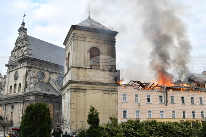 Двама души бяха убити, а десетки ранени при руски атаки Двама души бяха убити, а десетки ранени при руски атаки в Украйна, съобщиха местните власти