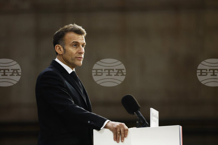 Еманюел Макрон заяви, че работи по план за предотвратяване на война в Ливан