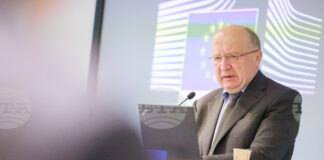 ЕС намалява зависимостта си от внос на военно оборудване от САЩ, каза еврокомисарят по отбраната