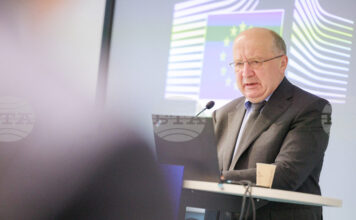 ЕС намалява зависимостта си от внос на военно оборудване от САЩ, каза еврокомисарят по отбраната