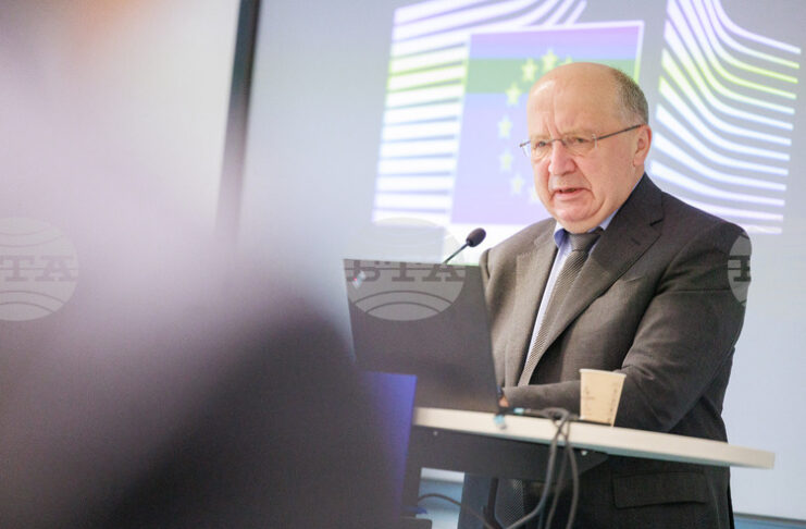 ЕС намалява зависимостта си от внос на военно оборудване от САЩ, каза еврокомисарят по отбраната