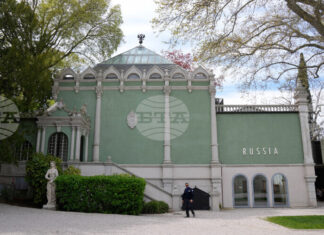 Евродепутати протестират срещу участието на Русия във Венецианското биенале, съобщава "Евронюз"