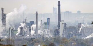 Еврокомисията не очаква конфликтът в Близкия изток непосредствено да се отрази на сигурността на петролните доставки за ЕС, съобщава Ройтерс