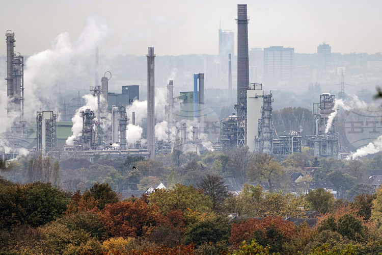 Еврокомисията не очаква конфликтът в Близкия изток непосредствено да се отрази на сигурността на петролните доставки за ЕС, съобщава Ройтерс