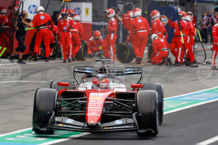 Ферари направи добро състезание на "Сузука", а Шарл Льоклер караше отлично, заяви отборният директор Фред Васьор