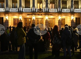 Граждани протестираха пред Министерството на отбраната