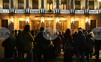 Граждани протестираха пред Министерството на отбраната