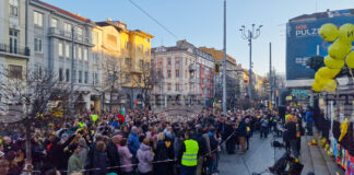Граждани протестират в центъра на София с искане да се разкрие истината за случаите „Петрохан" и „Околчица"
