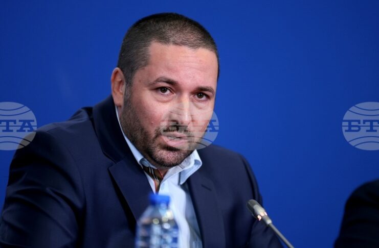 Гражданско движение „Сияние" ще участва в изборите като коалиция от партии със същото име, обяви Николай Попов