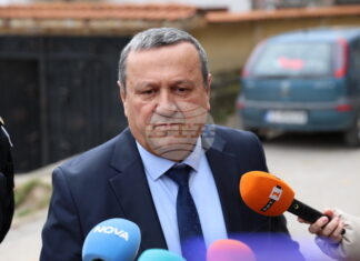 министър на труда и социалната политика Хасан Адемов