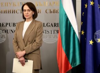 Имаме пълна готовност при първа възможност за постепенното изтегляне на българите, които искат да напуснат региона на Близкия Изток, заяви министър Нейнски Имаме пълна готовност при първа възможност за постепенното изтегляне на българите, които искат да напуснат региона на Близкия Изток, заяви министър Нейнски