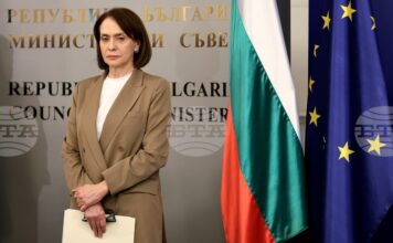 Имаме пълна готовност при първа възможност за постепенното изтегляне на българите, които искат да напуснат региона на Близкия Изток, заяви министър Нейнски Имаме пълна готовност при първа възможност за постепенното изтегляне на българите, които искат да напуснат региона на Близкия Изток, заяви министър Нейнски