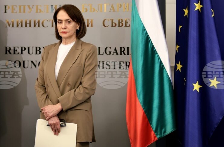 Имаме пълна готовност при първа възможност за постепенното изтегляне на българите, които искат да напуснат региона на Близкия Изток, заяви министър Нейнски