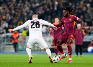 Интер ще се опита да привлече халфа на Рома Ману Коне през лятото