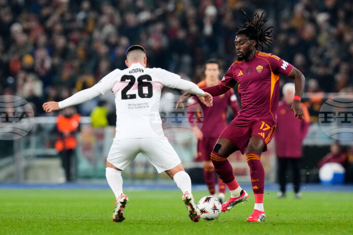 Интер ще се опита да привлече халфа на Рома Ману Коне през лятото