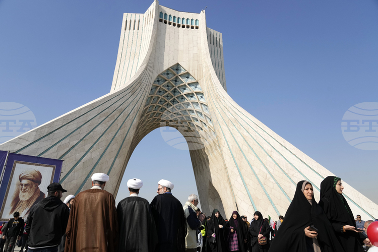 Иран изстреля ракети по база на Великобритания и САЩ в Индийския океан, предаде иранската новинарска агенция Мехр