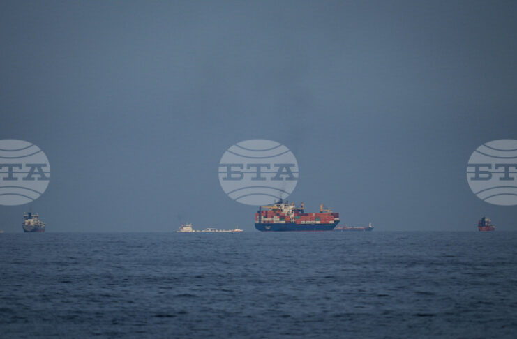 Иран обяви, че няма да пропуска през Ормузкия проток кораби, плаващи от и до САЩ и Израел