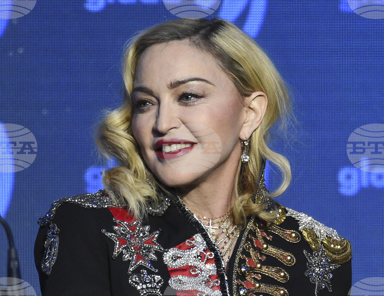 Испанският Селта Виго търси фланелка на клуба, която поп звездата Мадона е носила по време на концерт през 1990 година