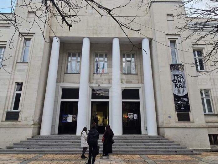 Изложба "60 години образование по дизайн в НХА" ще бъде открита в Художествената галерия в Добрич