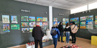 Изложба с рисунки от националния конкурс „Пейзаж от моята България“ е подредена в галерията на Художественото училище в Троян