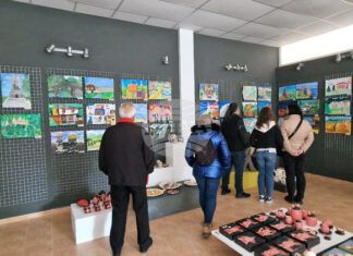 Изложба с рисунки от националния конкурс „Пейзаж от моята България“ е подредена в галерията на Художественото училище в Троян