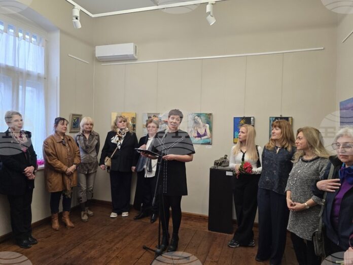 Изложбата "Изкушения" в Къщата на художниците в Плевен представя дамите от Дружеството на плевенските художници