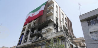 Израел съобщи за нови удари срещу Иран след смъртта на върховния лидер