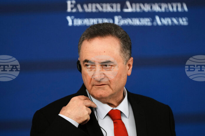 Израелската армия е упълномощена да напреднe и да превземе нови Израелската армия е упълномощена да напреднe и да превземе нови позиции в Ливан, обяви израелският министър на отбраната