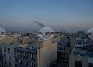 Израелската армия съобщава за нови ракетни атаки от Иран, нанася удари в Техеран